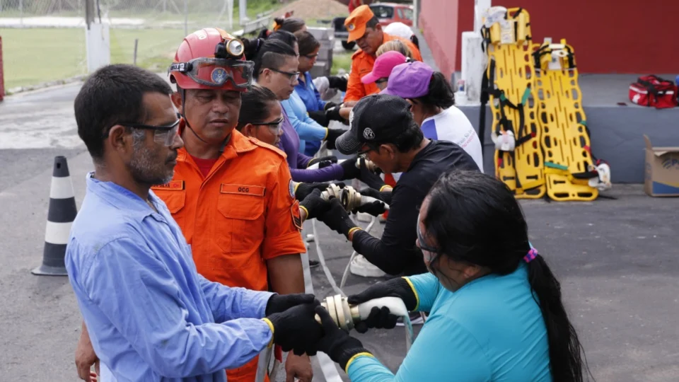 <em>UGPE realiza formação de brigadistas com moradores do Residencial Gilberto Mestrinho</em>