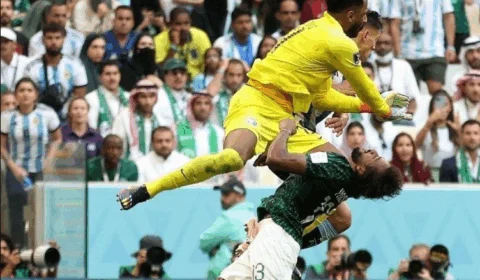 Jogador Saudita será operado após sofrer lesão grave em jogo da Copa do Mundo