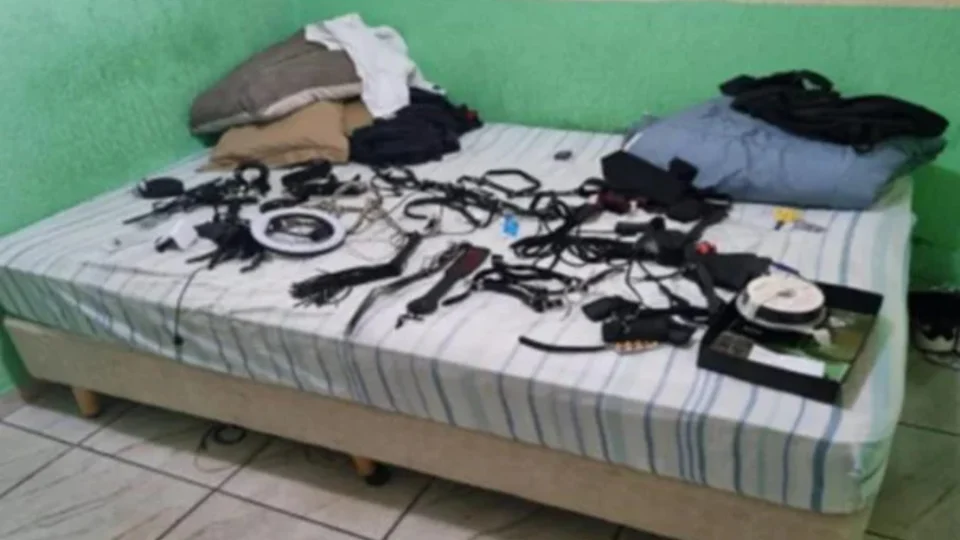 Homem é preso por filmar sexo e expor mulheres na internet