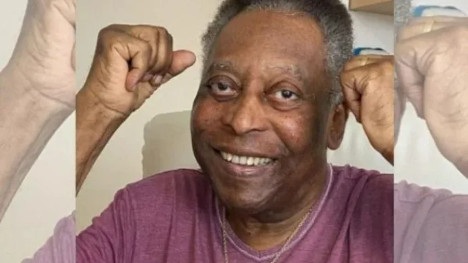 Pelé é internado com inchaço por todo o corpo
