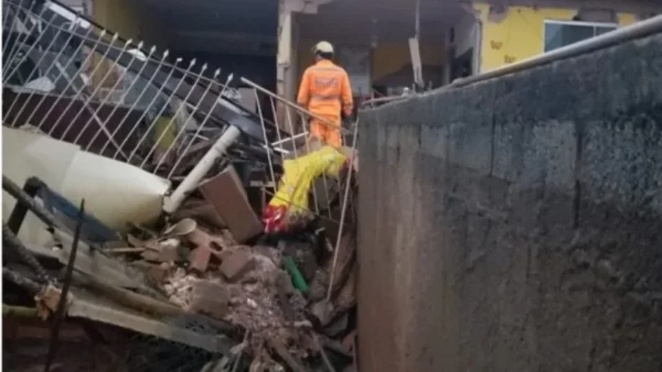 Homem morre após ser atingido por muro durante chuva de granizo
