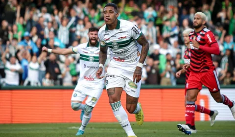 Coritiba vence o Flamengo em casa e se livra do rebaixamento