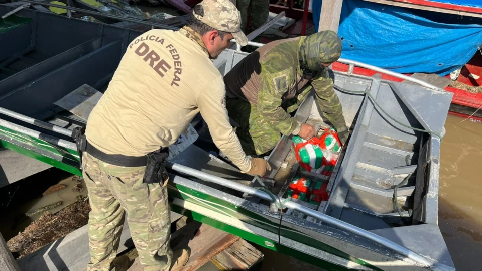 Operação apreende mais de 300kg de cocaína em embarcação