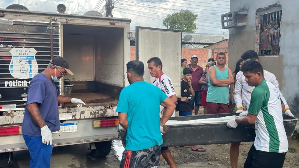 Jovem é morto com uma facada no peito dentro de casa