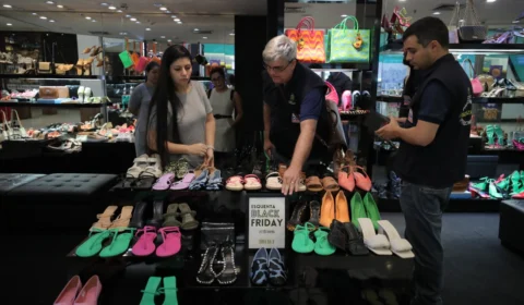 Procon-AM faz fiscalização das promoções da Black Friday em Manaus