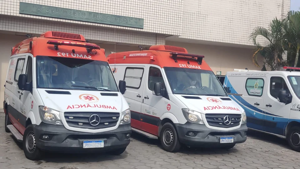 Homem é alvejado em estacionamento de supermercado na Avenida Max Teixeira