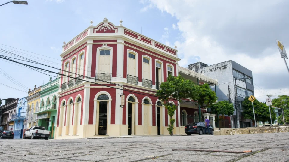 Lazer e conhecimento: duas bibliotecas para conhecer em Manaus