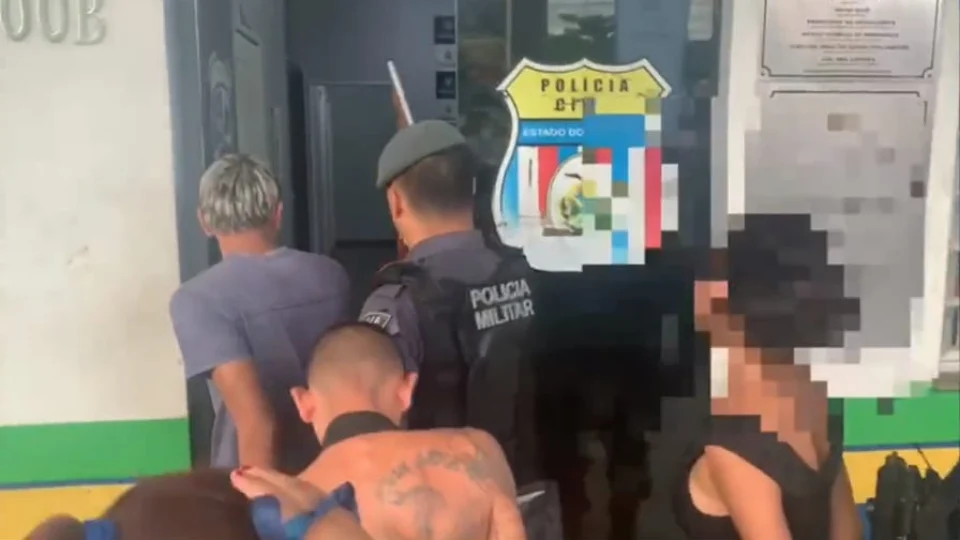 Homem é preso e um jovem apreendido por tráfico de drogas