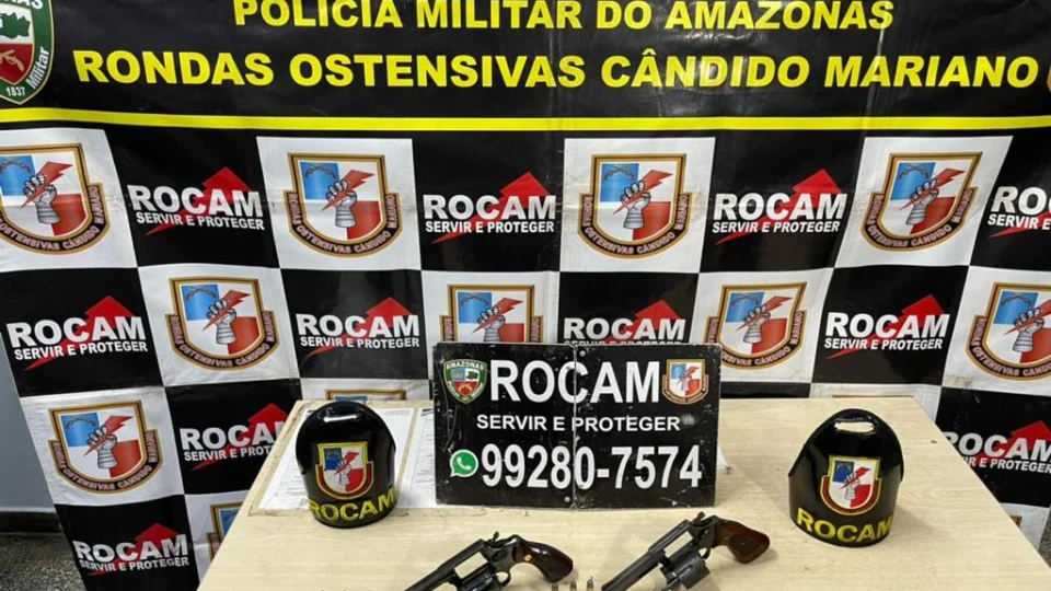 ROCAM prende dupla com armas em campo de futebol na zona Norte