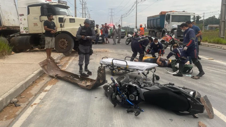 Acidente de trânsito deixa duas vítimas na Avenida das Flores