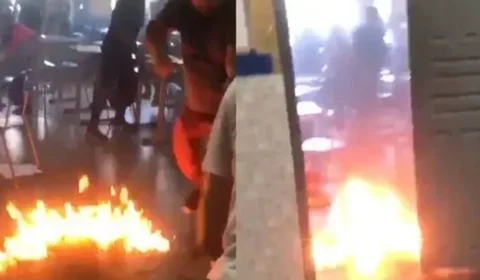 Aluno incendeia sala de aula com professor e colegas dentro