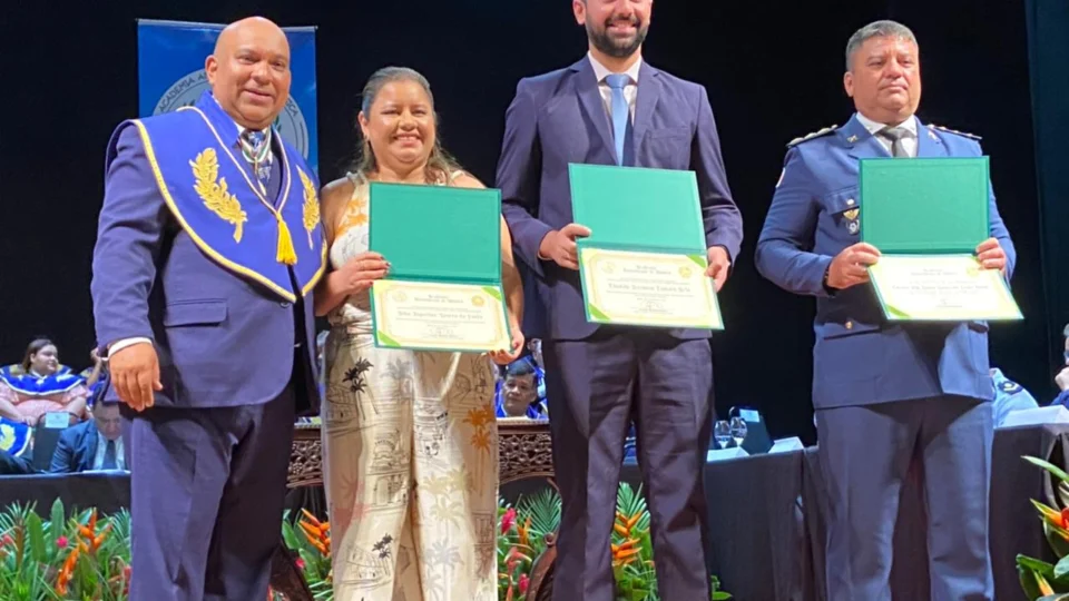 Presidente da Cruz Vermelha Amazonas recebe Diploma pela Academia Amazonense de Música