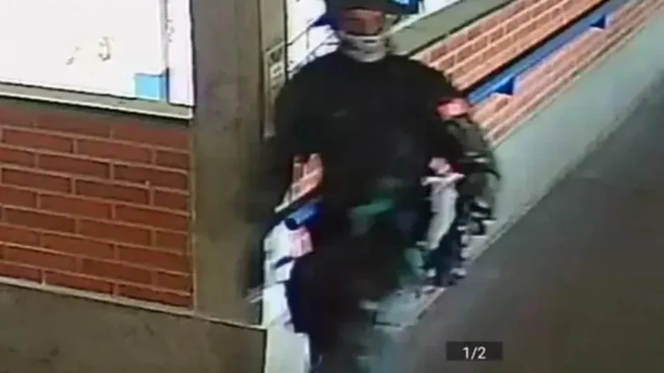 Atirador guardou armas, almoçou e seguiu para casa de praia com os pais, diz polícia