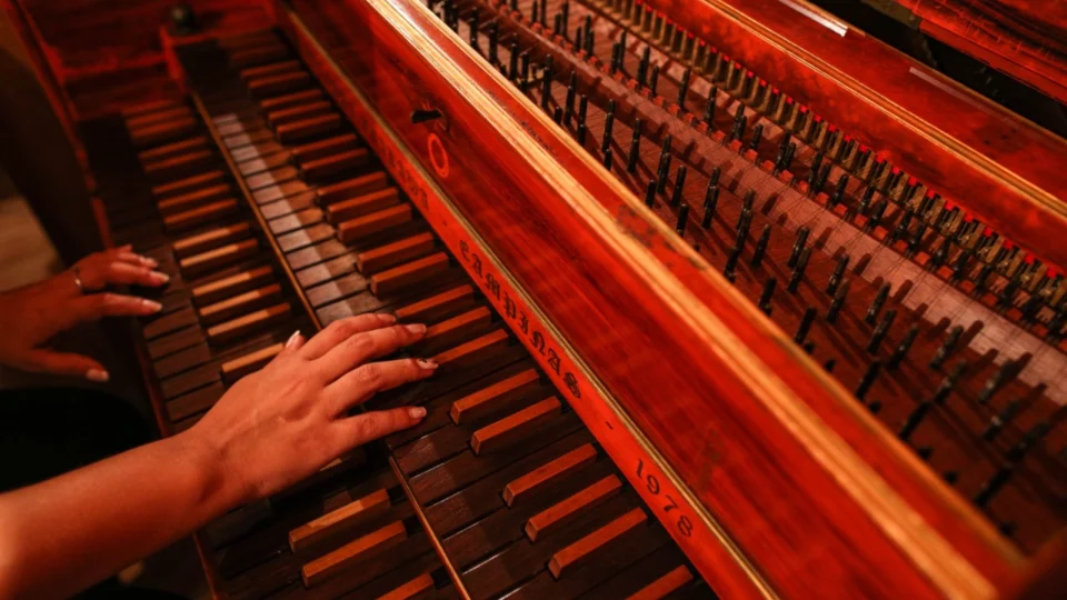 Teatro Amazonas recebe show de Eliana Printes e espetáculos multimídia em homenagem a Tom Jobim