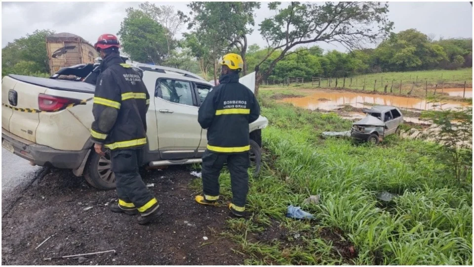 Casal e três crianças morrem em acidente em rodovia