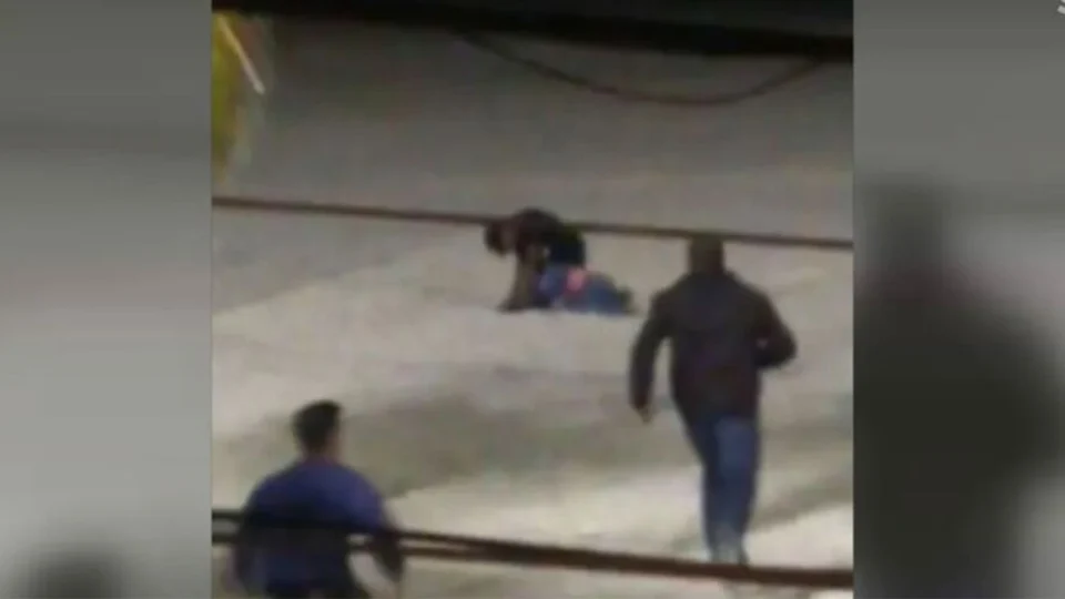 Grupo espanca homem que agredia mulher em praia