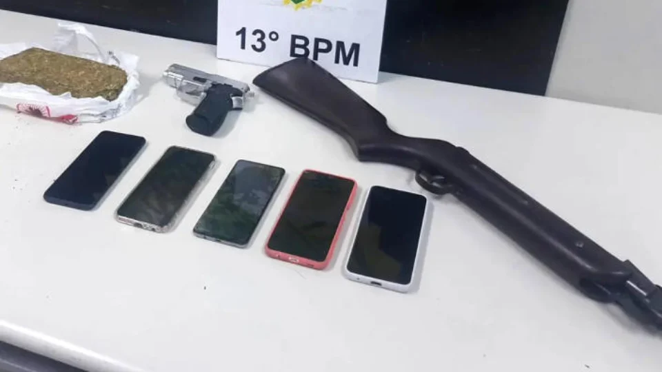 Durante celebração de assalto, suspeito atira em outros dois sem querer