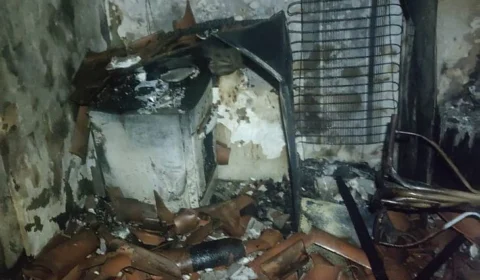 Gás de cozinha causa incêndio em quitinete e teto desaba