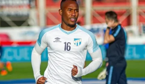 Jogador colombiano de 22 anos morre durante treinamento