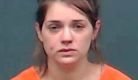 Mulher é condenada à morte por matar grávida e retirar o bebê da barriga