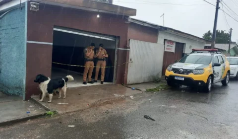 Homem é executado com 20 tiros dentro de um bar