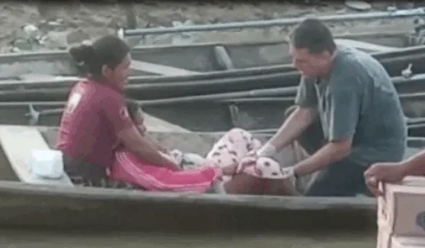 Vídeo: mulher dá à luz dentro de canoa no interior do Amazonas