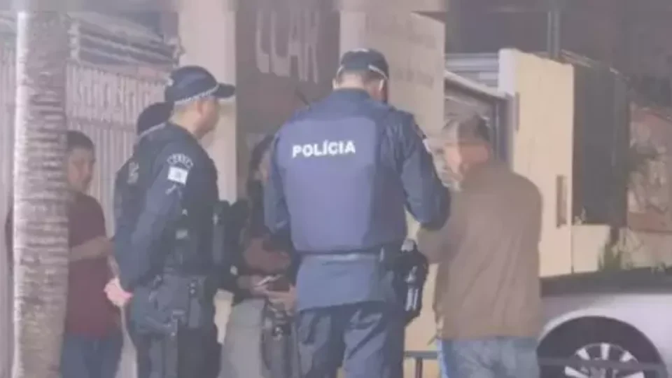 Homem morre de parada cardíaca após agredir a esposa grávida