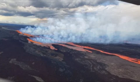 Maior vulcão ativo do mundo entra em erupção após 38 anos