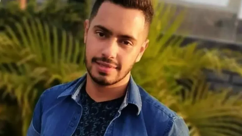 Jovem é assassinado na frente de casa por engano