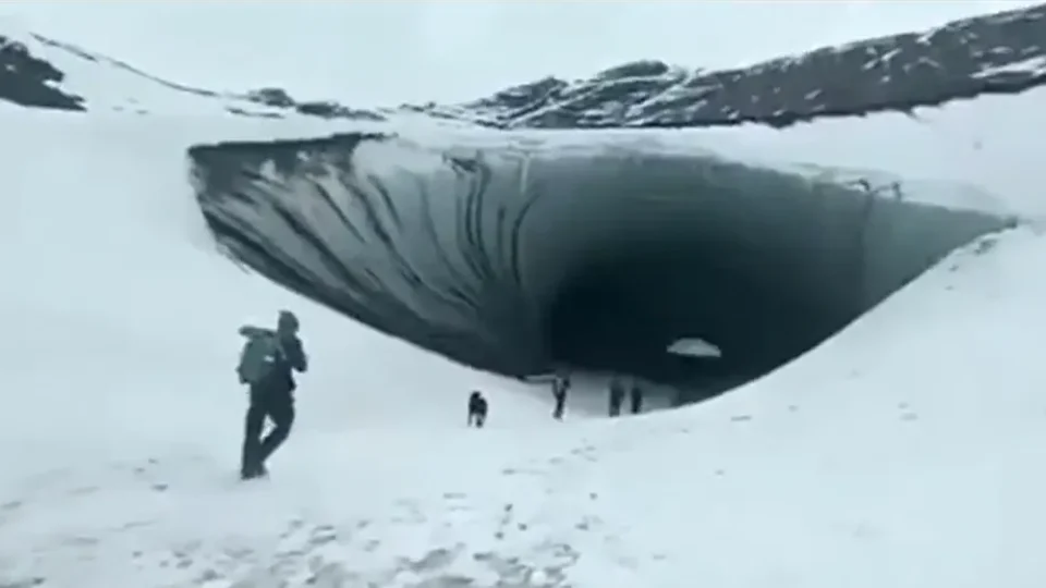 VÍDEO: brasileiro morre esmagado por camada de gelo caída de caverna