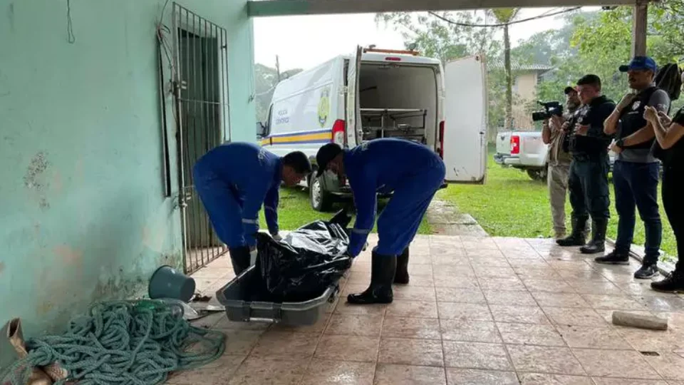 Jovem é encontrado morto com tiro no rosto