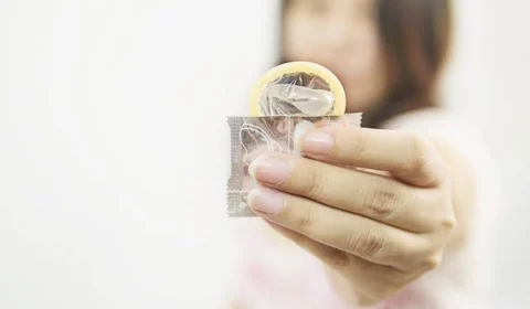 Dezembro Vermelho: uso do preservativo é fundamental contra o HIV, Aids e ISTs