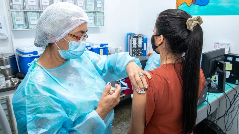 Amazonas amplia em mais de 50% o total de vacinas aplicadas contra a Covid-19 em 2022