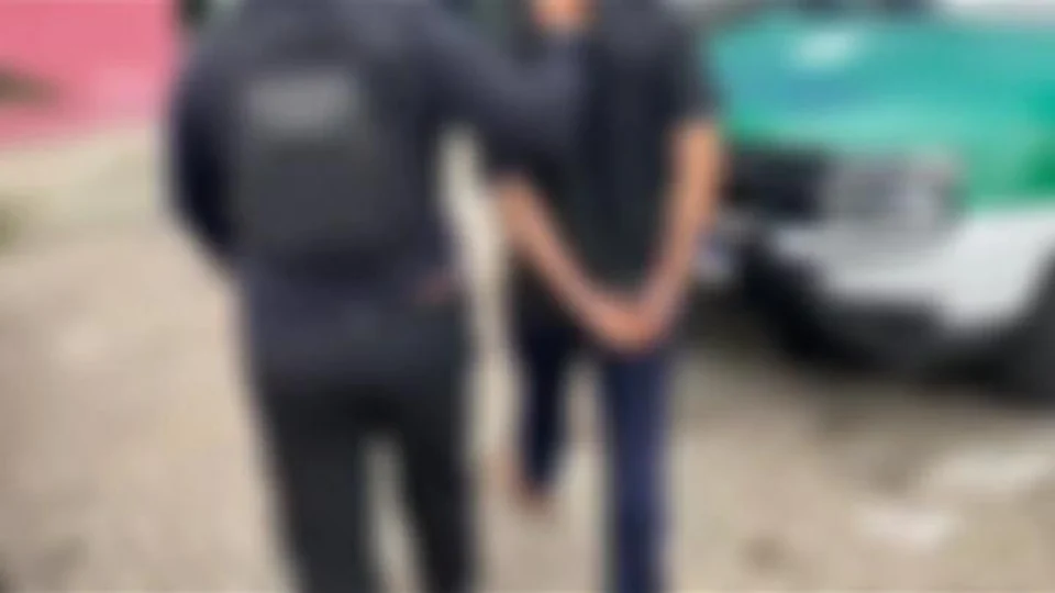 Homem de 21 anos é preso após sequestrar adolescente de 15 anos e abusar sexualmente