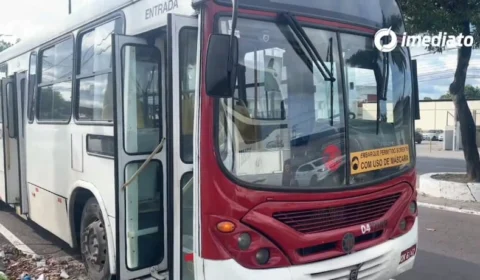 Bandidos atiram dentro de ônibus durante assalto na Avenida do Turismo