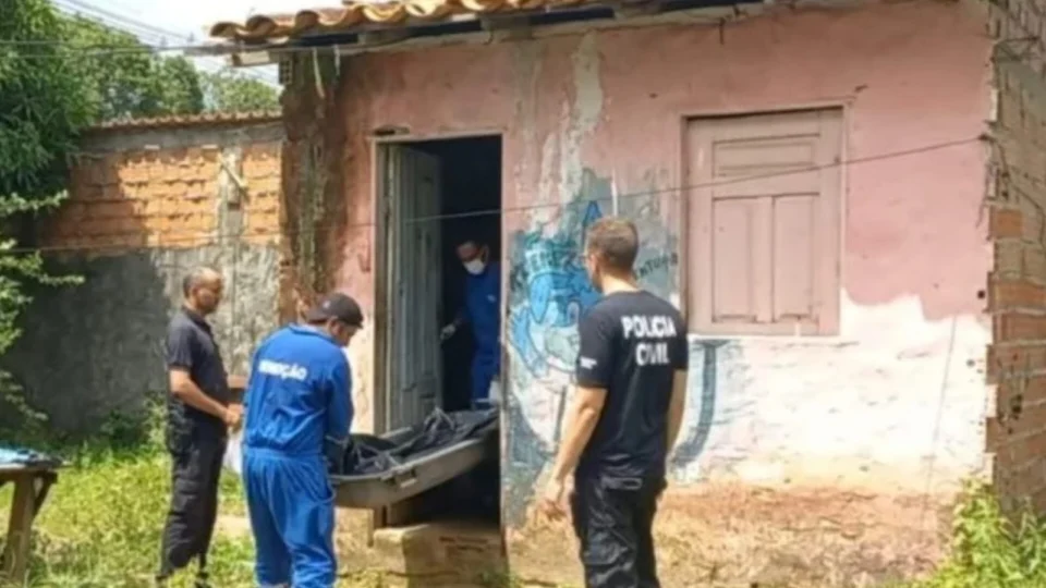 Mulher é assassinada com golpes de terçado na cabeça e no pescoço