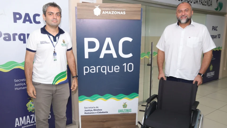 Cadeiras de rodas são disponibilizadas para auxiliar PcDs e pessoas com mobilidade reduzida nas unidades do PAC