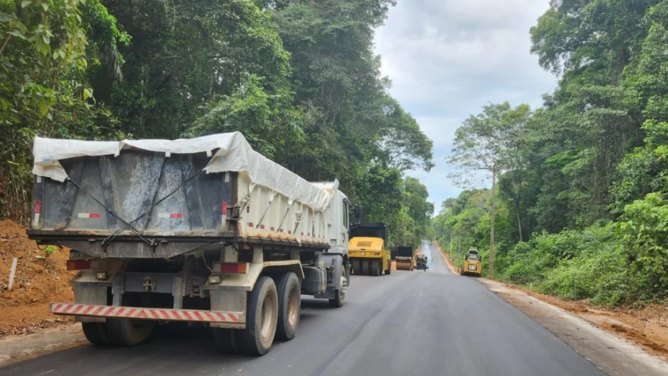 Obra de pavimentação do Ramal Nova Esperança avança