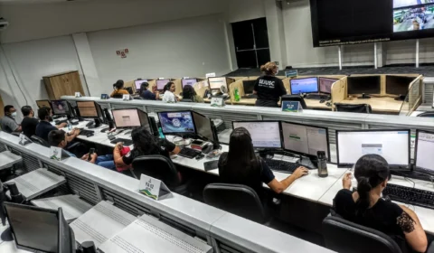 Atendimento pelo 190 e policiamento nas ruas são reforçados durante jogos do Brasil