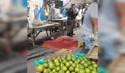 Homem é assassinado com facada no pescoço em feira livre