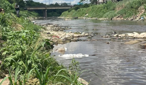 Corpo enrolado em saco plástico é encontrado em igarapé, no bairro Glória