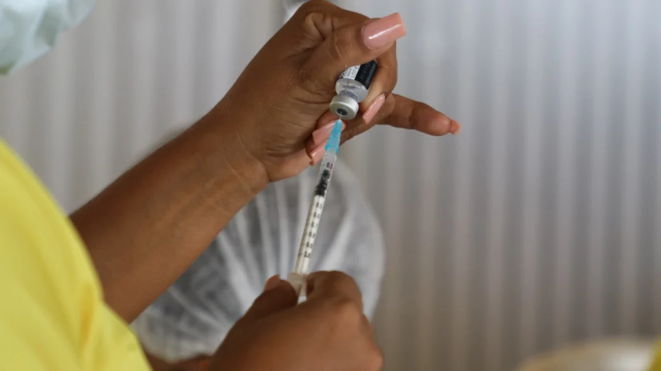 Saúde atualiza boletins da Covid-19, Mpox e vacinação neste domingo