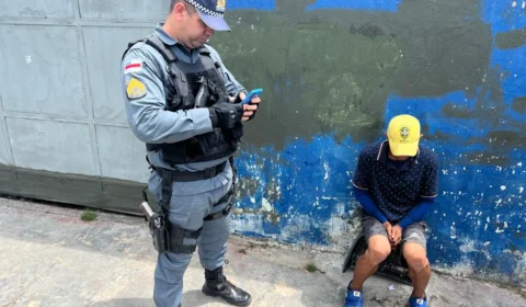 Homem é salvo do tribunal do crime pela polícia em Manaus