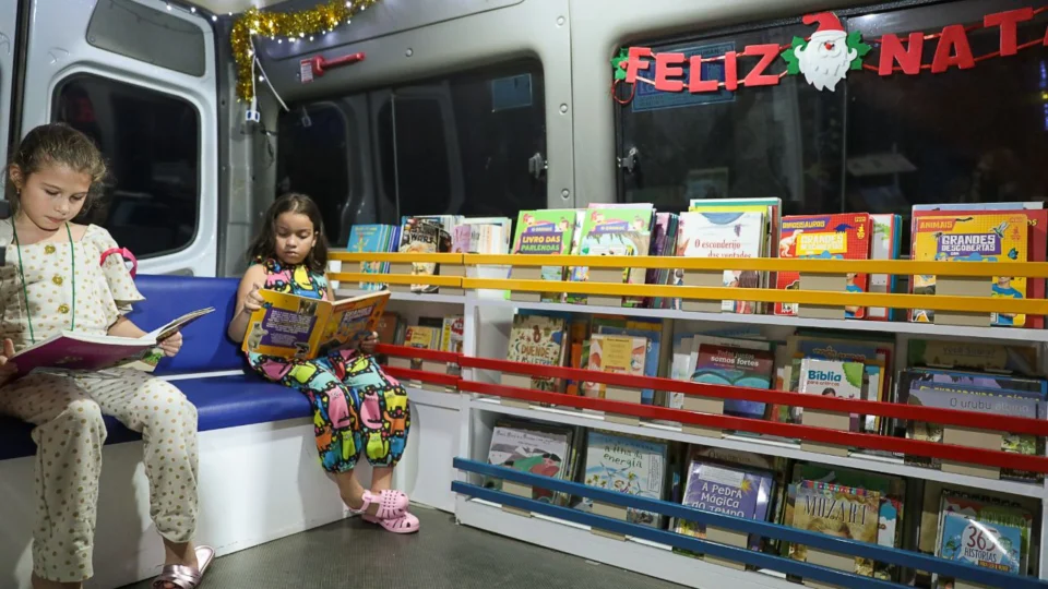 Com mais de 12 mil visitantes, Biblioteca Volante é sucesso de público durante temporada natalina