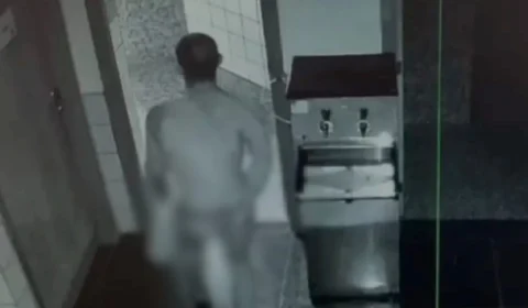 VÍDEO: homem é flagrado de calcinha durante furto em escola