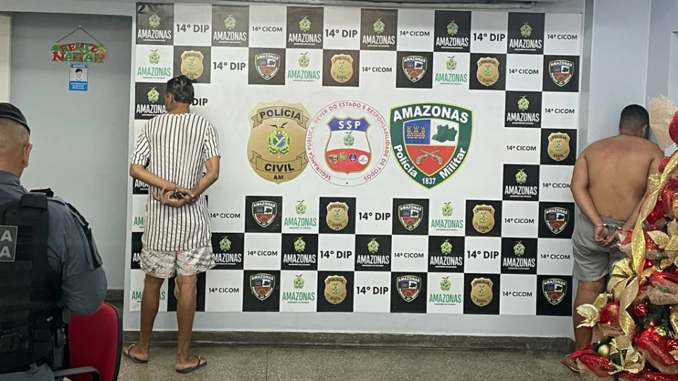 Indivíduos são presos com drogas e arma de fogo na zona Leste