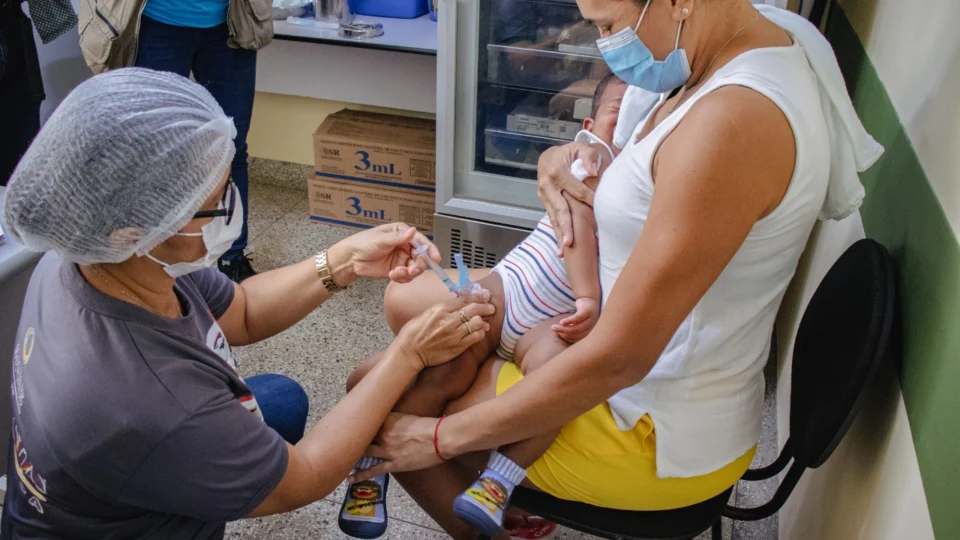 Vacina contra poliomielite está disponível em unidades de saúde da capital e innterior do AM