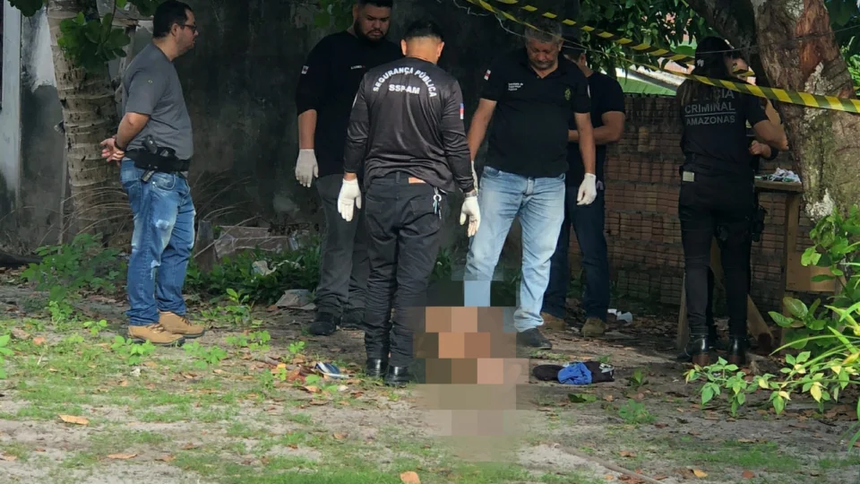 Corpo é encontrado despido e com mãos amarradas