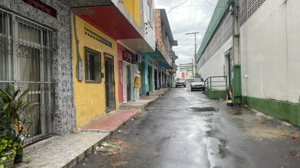 VÍDEO: Briga termina com homem ferido no Centro de Manaus