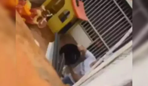 Professora é afastada de creche após jogar balde com água em criança autista